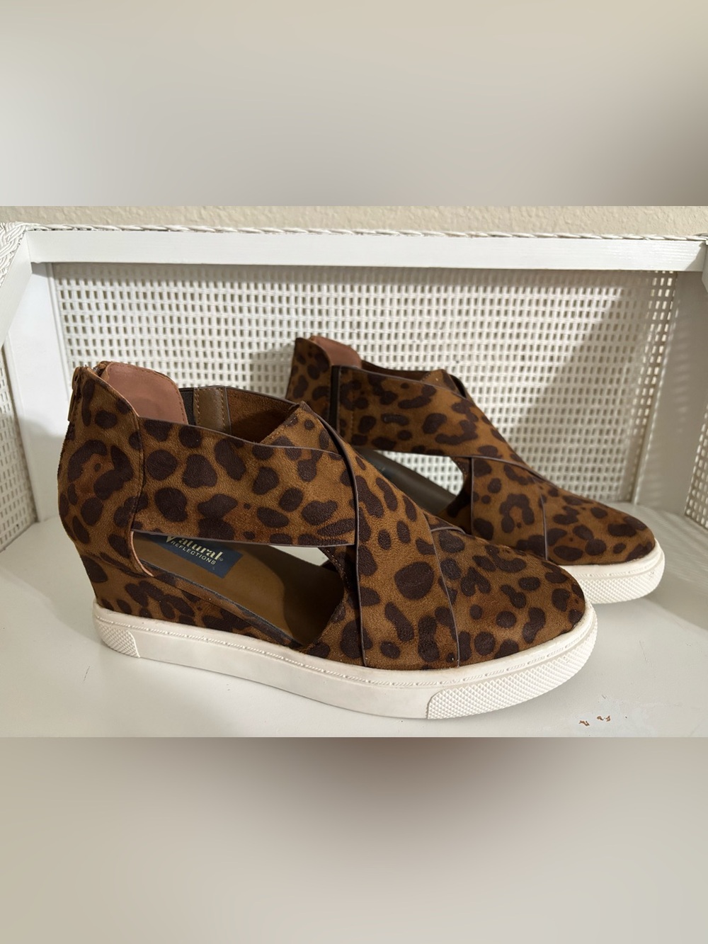 Natural Reflections Leopard-Print Zippered Heel, Open Side Wedge Sz 8.5 Like-New